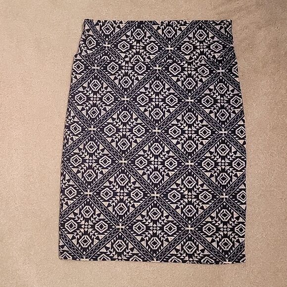 Lularoe geometric pull on skirt - Picture 1 of 7